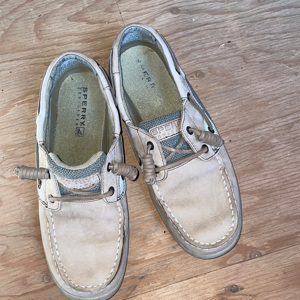 Boys sperrys